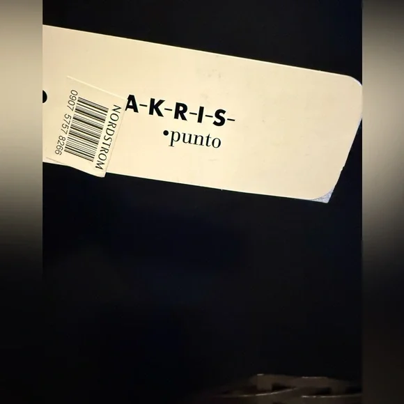 Akris Punto Black V-Neck Sleeveless Top - Picture 4 of 7